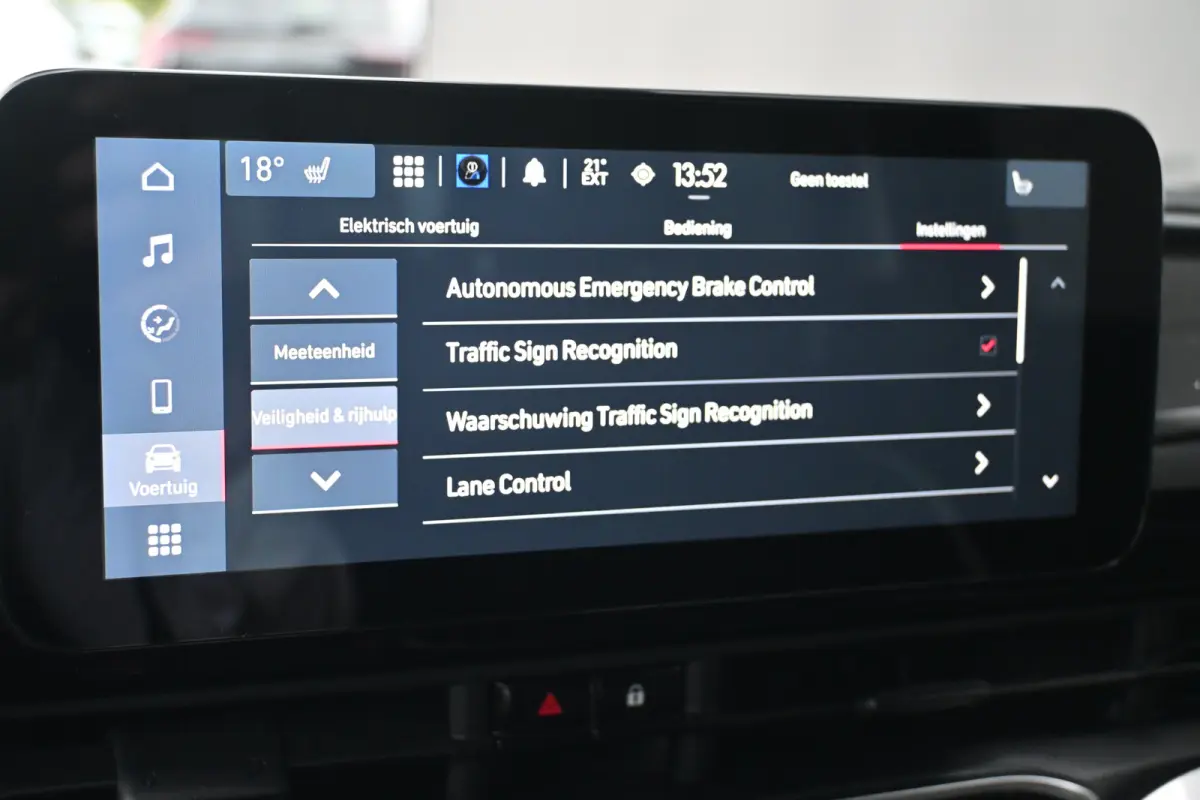Icon 42 kWh | Navigatie | Stoelverwarming | Achteruitrijcamera | Chrome | Climate Control | !!
