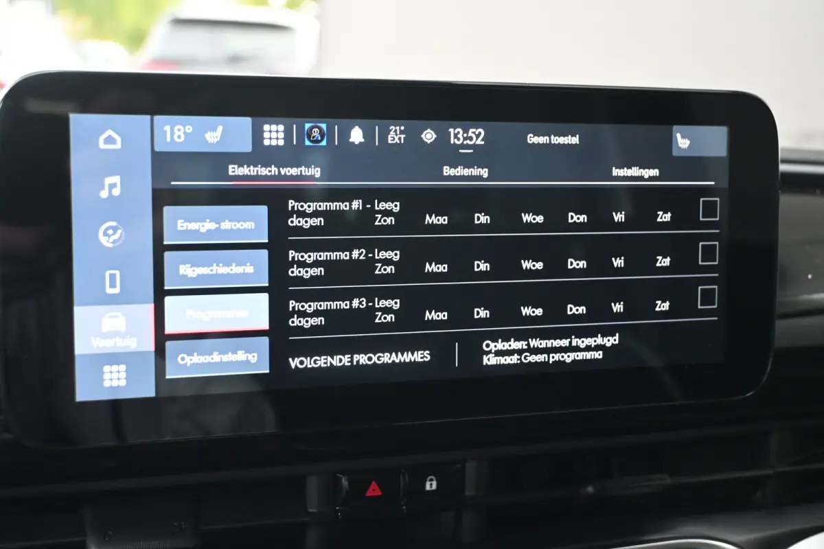 Icon 42 kWh | Navigatie | Stoelverwarming | Achteruitrijcamera | Chrome | Climate Control | !!