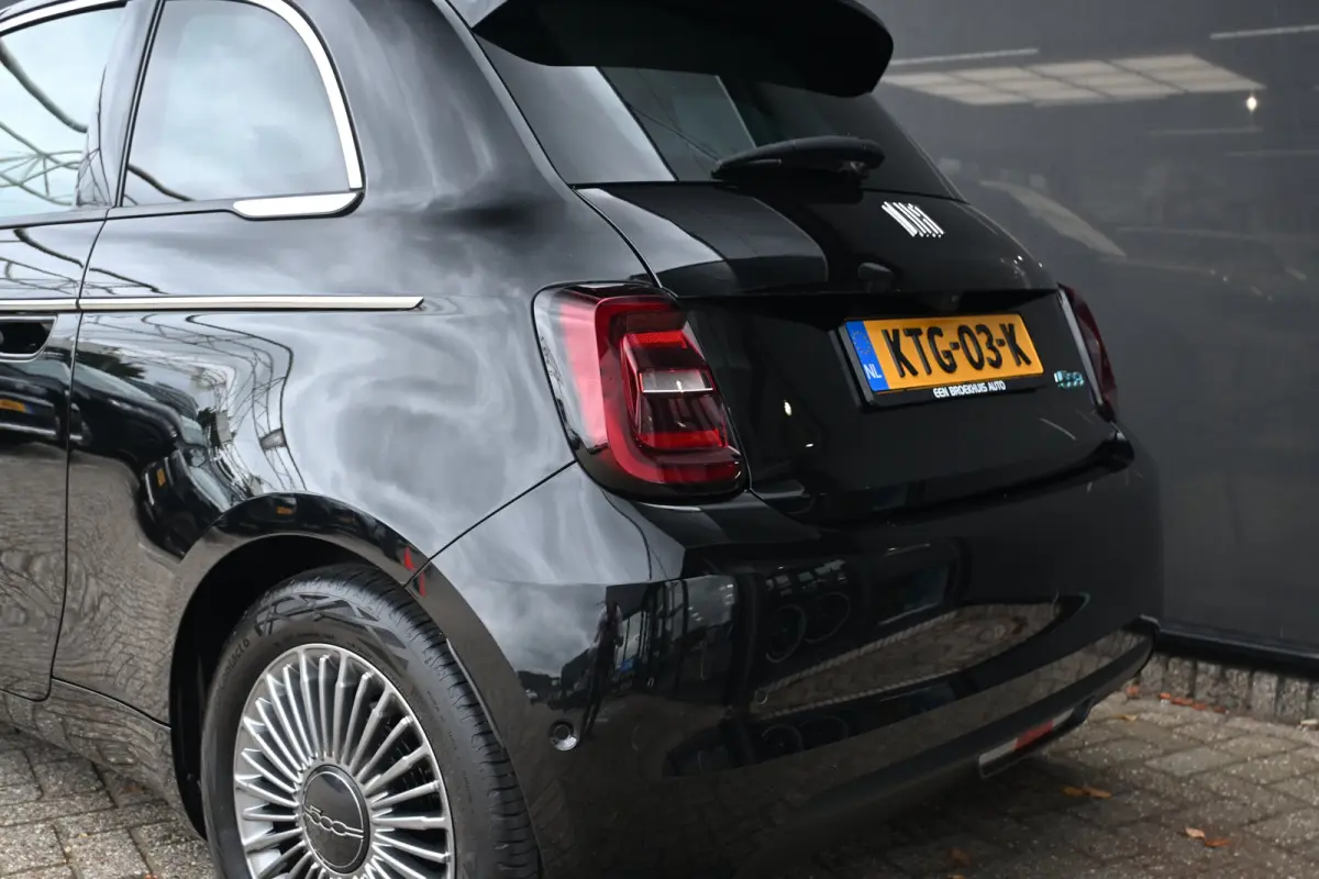 Icon 42 kWh | Navigatie | Stoelverwarming | Achteruitrijcamera | Chrome | Climate Control | !!