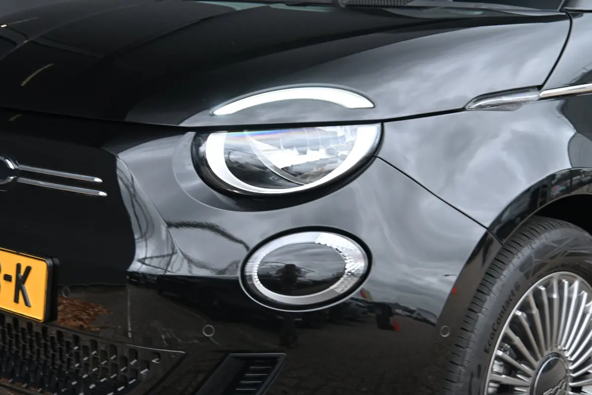 Icon 42 kWh | Navigatie | Stoelverwarming | Achteruitrijcamera | Chrome | Climate Control | !!