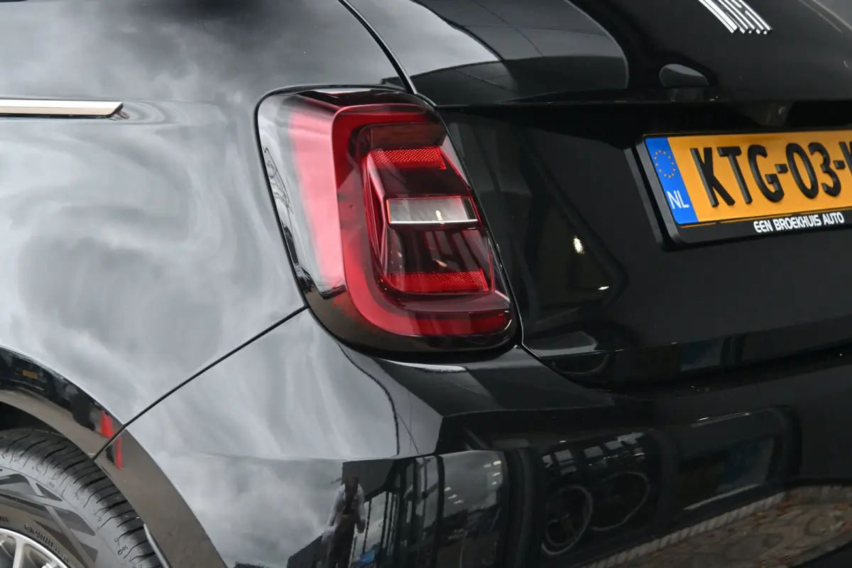 Icon 42 kWh | Navigatie | Stoelverwarming | Achteruitrijcamera | Chrome | Climate Control | !!