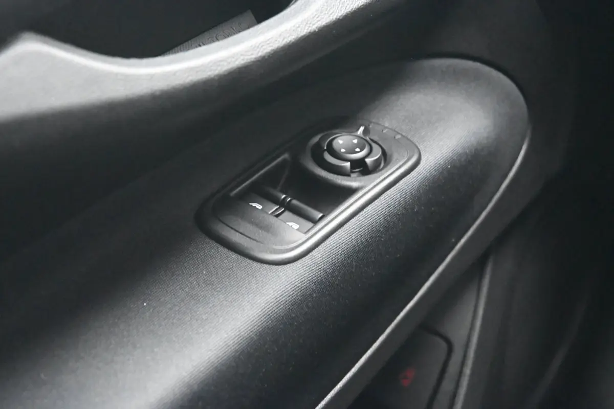 Icon 42 kWh | Navigatie | Stoelverwarming | Achteruitrijcamera | Chrome | Climate Control | !!