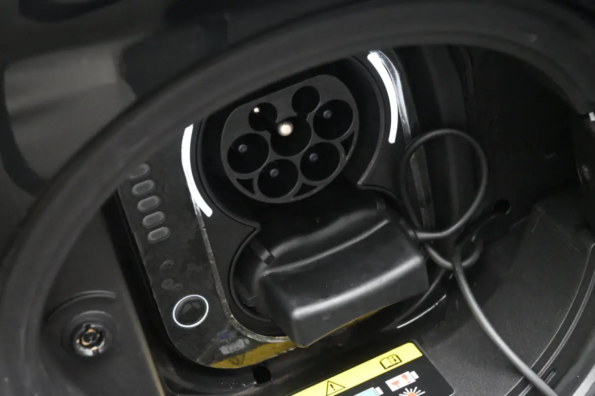 Icon 42 kWh | Navigatie | Stoelverwarming | Achteruitrijcamera | Chrome | Climate Control | !!