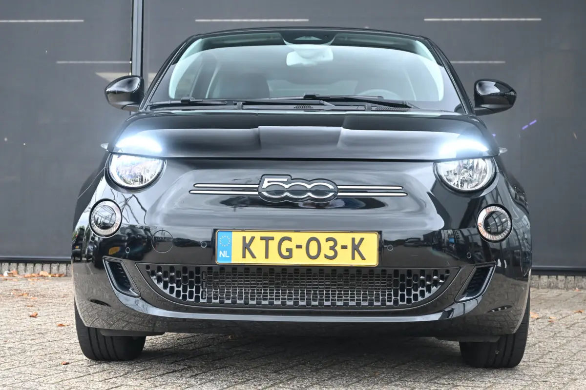 Icon 42 kWh | Navigatie | Stoelverwarming | Achteruitrijcamera | Chrome | Climate Control | !!