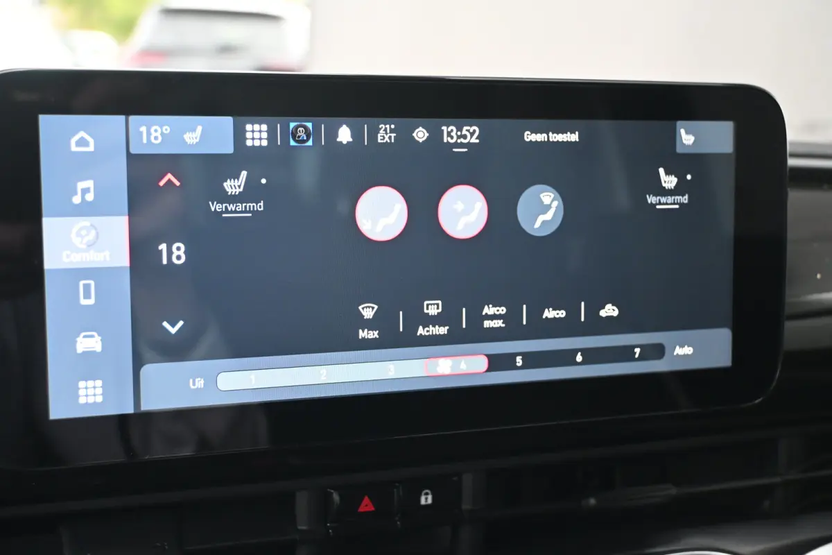 Icon 42 kWh | Navigatie | Stoelverwarming | Achteruitrijcamera | Chrome | Climate Control | !!
