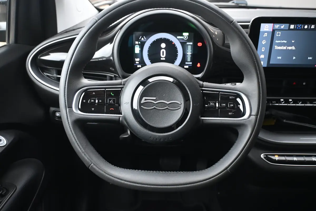 Icon 42 kWh | Navigatie | Stoelverwarming | Achteruitrijcamera | Chrome | Climate Control | !!