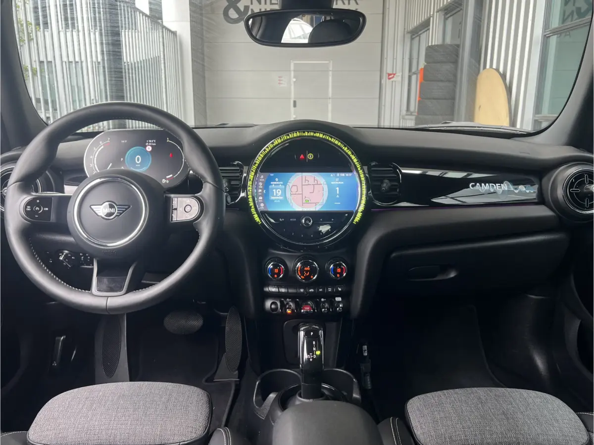 1.5 Cooper Camden Edition | AUTOMAAT | CAMERA | CARPLAY | NAVI | CRUISE CONTROL | STOEL/STUURVERWARMING | PDC | CLIMATE CONTROL | LMV 16'' | KEYLESS | LED | DAB | BLUETOOTH