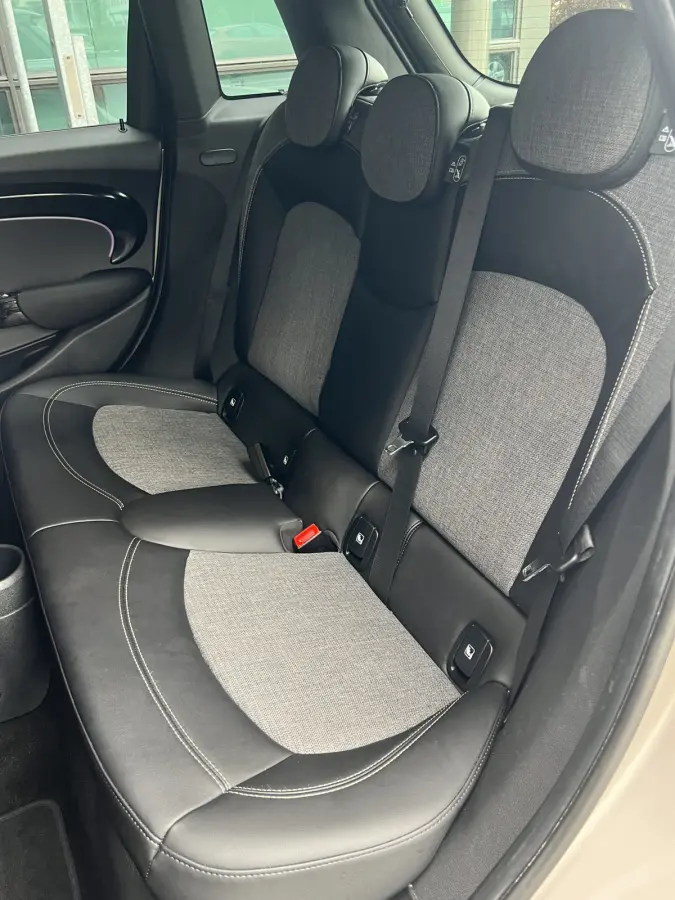 1.5 Cooper Camden Edition | AUTOMAAT | CAMERA | CARPLAY | NAVI | CRUISE CONTROL | STOEL/STUURVERWARMING | PDC | CLIMATE CONTROL | LMV 16'' | KEYLESS | LED | DAB | BLUETOOTH