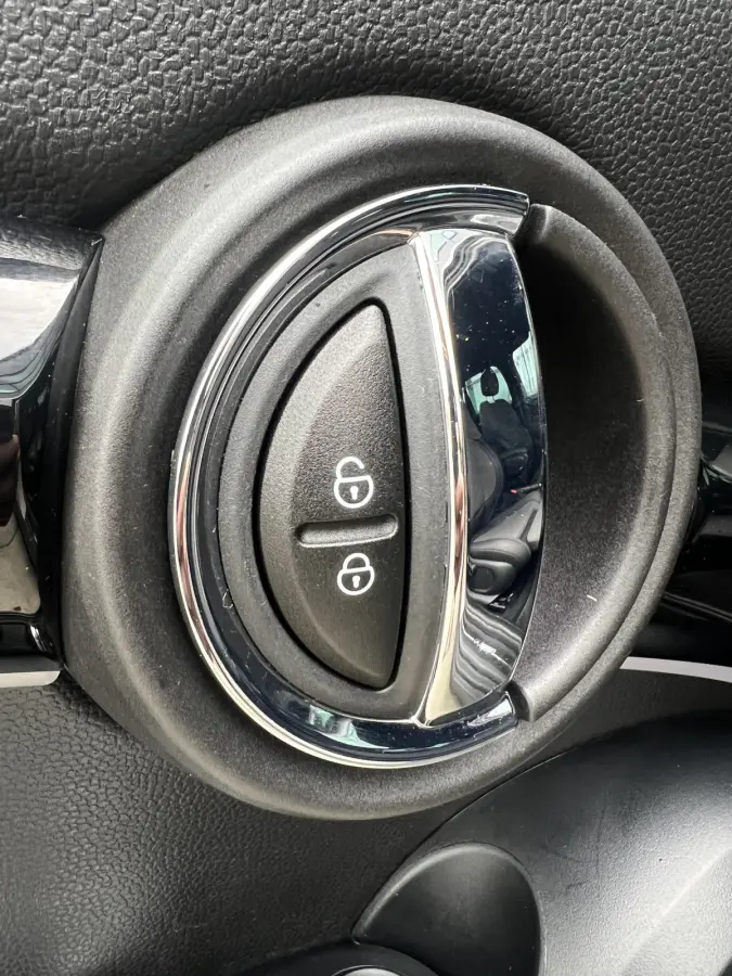 1.5 Cooper Camden Edition | AUTOMAAT | CAMERA | CARPLAY | NAVI | CRUISE CONTROL | STOEL/STUURVERWARMING | PDC | CLIMATE CONTROL | LMV 16'' | KEYLESS | LED | DAB | BLUETOOTH