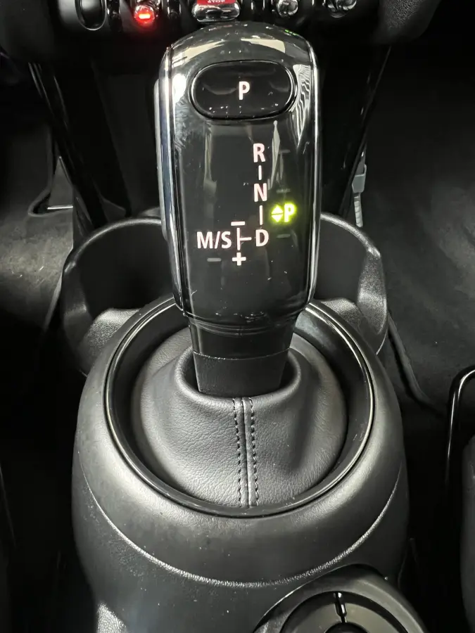 1.5 Cooper Camden Edition | AUTOMAAT | CAMERA | CARPLAY | NAVI | CRUISE CONTROL | STOEL/STUURVERWARMING | PDC | CLIMATE CONTROL | LMV 16'' | KEYLESS | LED | DAB | BLUETOOTH