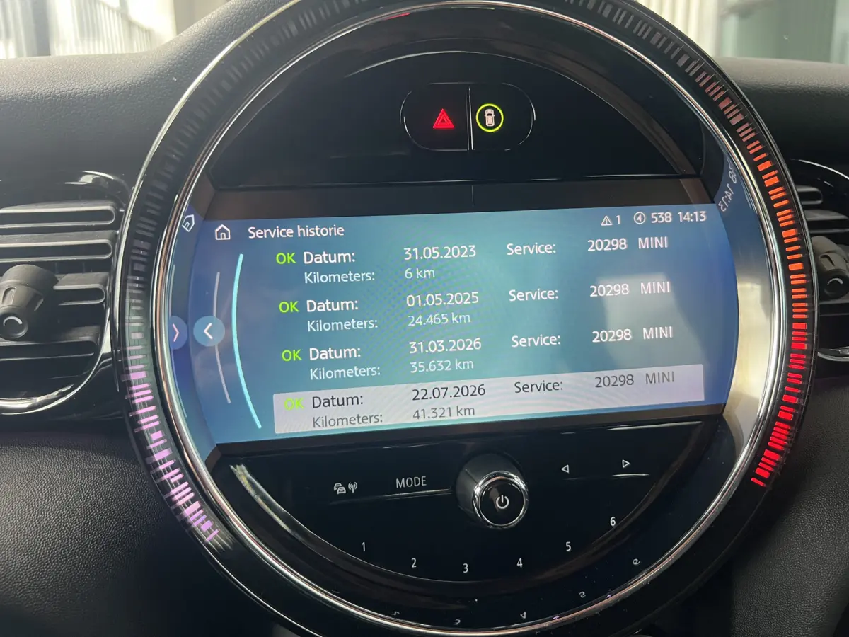 1.5 Cooper Camden Edition | AUTOMAAT | CAMERA | CARPLAY | NAVI | CRUISE CONTROL | STOEL/STUURVERWARMING | PDC | CLIMATE CONTROL | LMV 16'' | KEYLESS | LED | DAB | BLUETOOTH