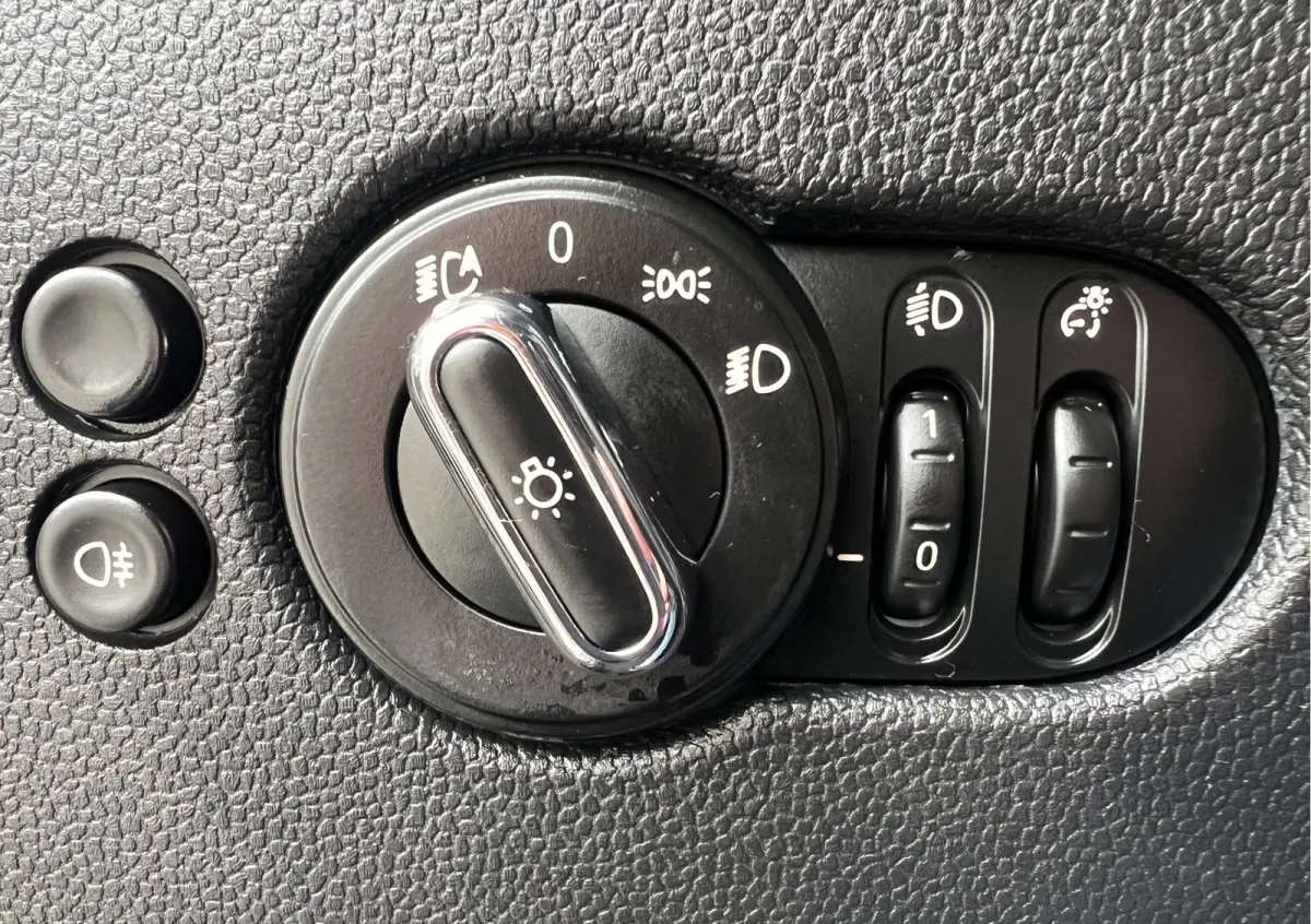 1.5 Cooper Camden Edition | AUTOMAAT | CAMERA | CARPLAY | NAVI | CRUISE CONTROL | STOEL/STUURVERWARMING | PDC | CLIMATE CONTROL | LMV 16'' | KEYLESS | LED | DAB | BLUETOOTH