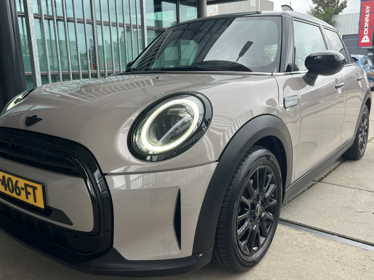 1.5 Cooper Camden Edition | AUTOMAAT | CAMERA | CARPLAY | NAVI | CRUISE CONTROL | STOEL/STUURVERWARMING | PDC | CLIMATE CONTROL | LMV 16'' | KEYLESS | LED | DAB | BLUETOOTH