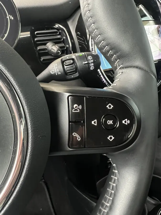1.5 Cooper Camden Edition | AUTOMAAT | CAMERA | CARPLAY | NAVI | CRUISE CONTROL | STOEL/STUURVERWARMING | PDC | CLIMATE CONTROL | LMV 16'' | KEYLESS | LED | DAB | BLUETOOTH