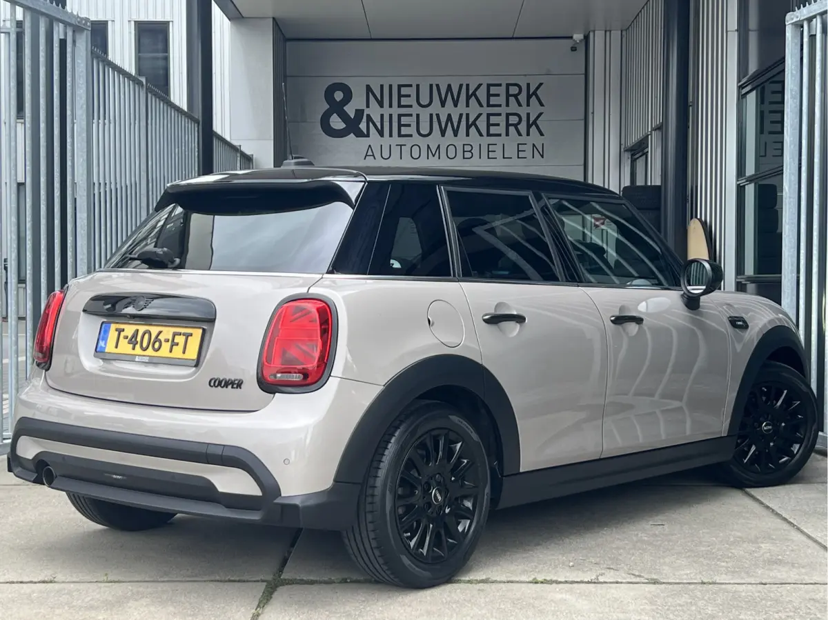 1.5 Cooper Camden Edition | AUTOMAAT | CAMERA | CARPLAY | NAVI | CRUISE CONTROL | STOEL/STUURVERWARMING | PDC | CLIMATE CONTROL | LMV 16'' | KEYLESS | LED | DAB | BLUETOOTH