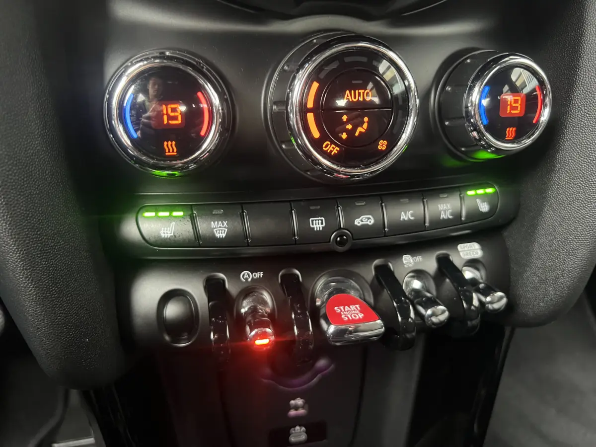1.5 Cooper Camden Edition | AUTOMAAT | CAMERA | CARPLAY | NAVI | CRUISE CONTROL | STOEL/STUURVERWARMING | PDC | CLIMATE CONTROL | LMV 16'' | KEYLESS | LED | DAB | BLUETOOTH