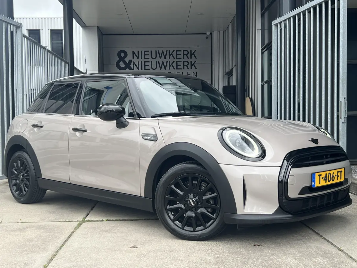 1.5 Cooper Camden Edition | AUTOMAAT | CAMERA | CARPLAY | NAVI | CRUISE CONTROL | STOEL/STUURVERWARMING | PDC | CLIMATE CONTROL | LMV 16'' | KEYLESS | LED | DAB | BLUETOOTH