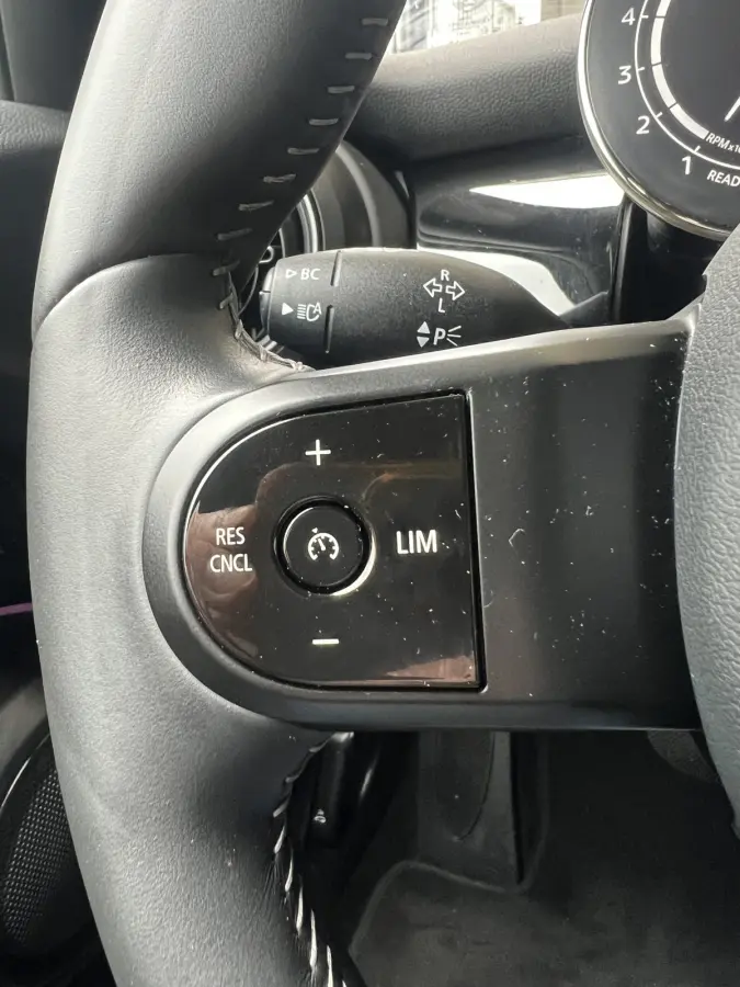 1.5 Cooper Camden Edition | AUTOMAAT | CAMERA | CARPLAY | NAVI | CRUISE CONTROL | STOEL/STUURVERWARMING | PDC | CLIMATE CONTROL | LMV 16'' | KEYLESS | LED | DAB | BLUETOOTH