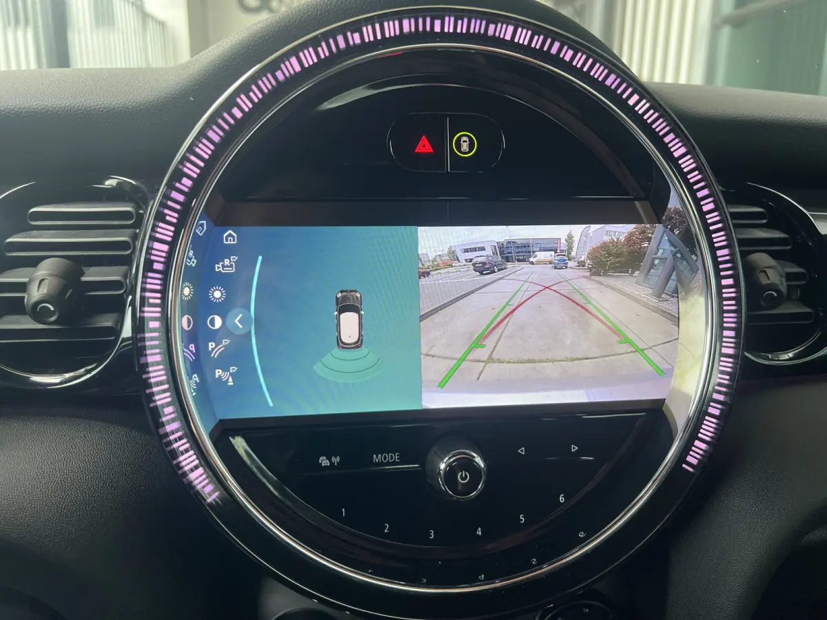 1.5 Cooper Camden Edition | AUTOMAAT | CAMERA | CARPLAY | NAVI | CRUISE CONTROL | STOEL/STUURVERWARMING | PDC | CLIMATE CONTROL | LMV 16'' | KEYLESS | LED | DAB | BLUETOOTH