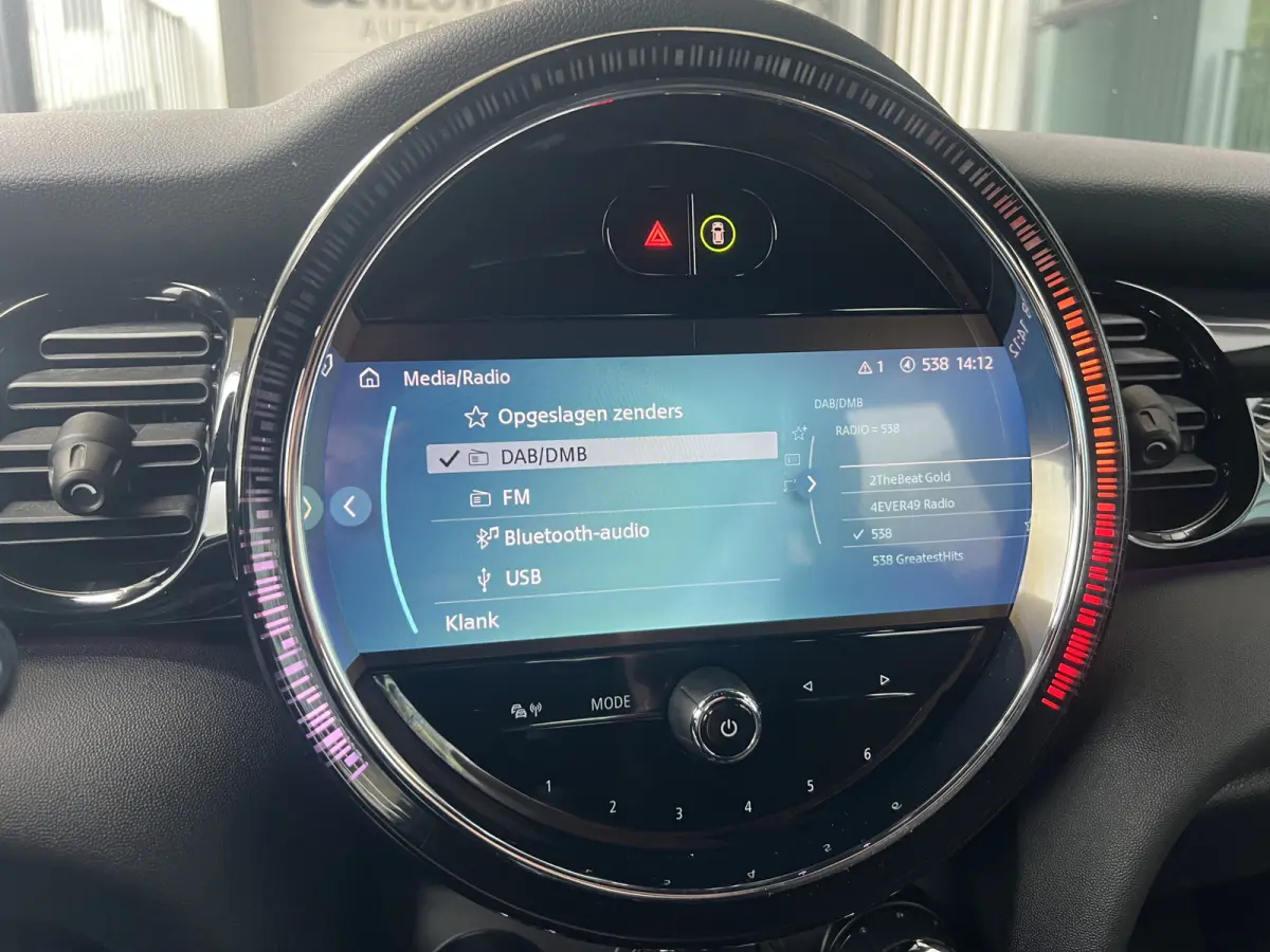 1.5 Cooper Camden Edition | AUTOMAAT | CAMERA | CARPLAY | NAVI | CRUISE CONTROL | STOEL/STUURVERWARMING | PDC | CLIMATE CONTROL | LMV 16'' | KEYLESS | LED | DAB | BLUETOOTH