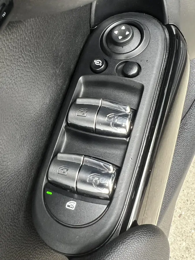 1.5 Cooper Camden Edition | AUTOMAAT | CAMERA | CARPLAY | NAVI | CRUISE CONTROL | STOEL/STUURVERWARMING | PDC | CLIMATE CONTROL | LMV 16'' | KEYLESS | LED | DAB | BLUETOOTH