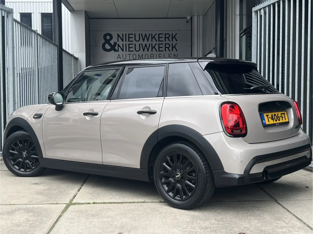 1.5 Cooper Camden Edition | AUTOMAAT | CAMERA | CARPLAY | NAVI | CRUISE CONTROL | STOEL/STUURVERWARMING | PDC | CLIMATE CONTROL | LMV 16'' | KEYLESS | LED | DAB | BLUETOOTH