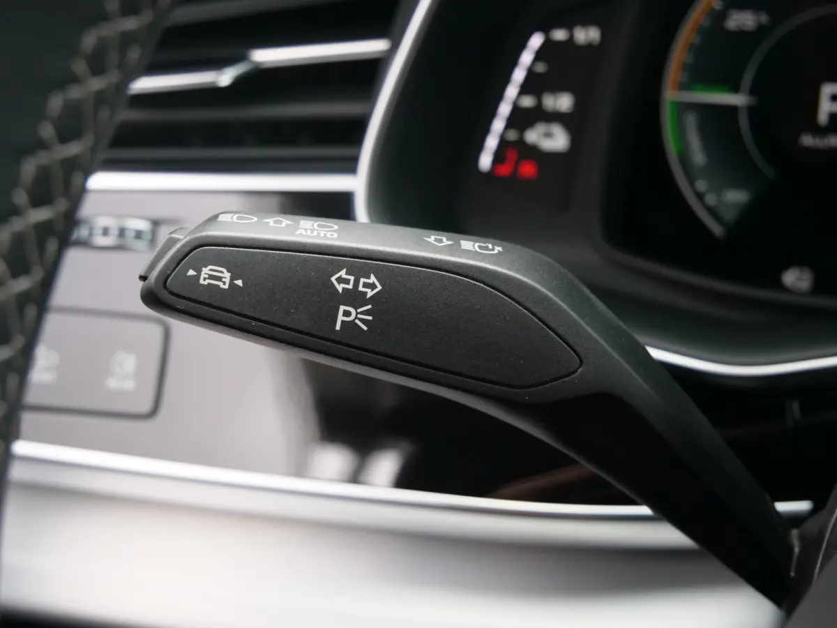 55 TFSI e-hybrid quattro Black Line 394 Pk Automaat Navi / DAB / Apple Carplay / Pano-dak / 360 camera