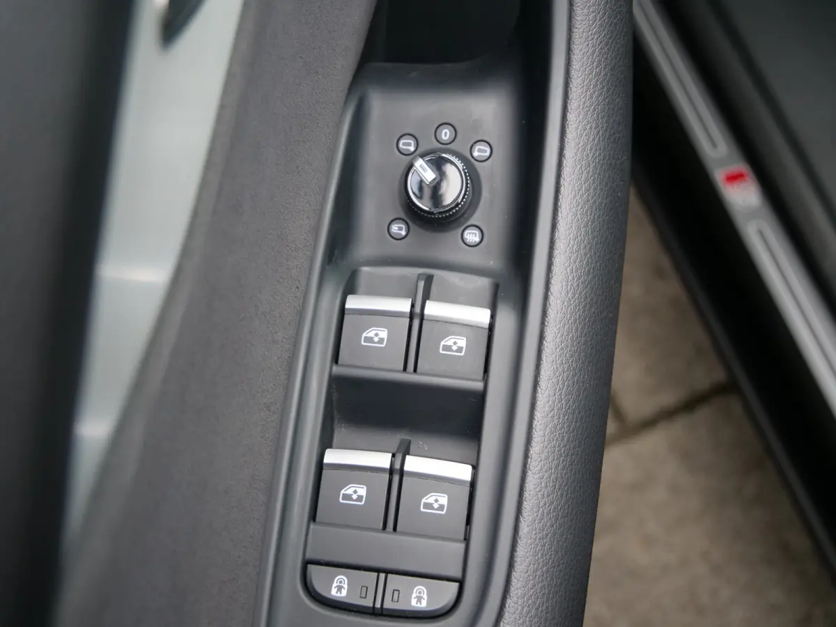 55 TFSI e-hybrid quattro Black Line 394 Pk Automaat Navi / DAB / Apple Carplay / Pano-dak / 360 camera