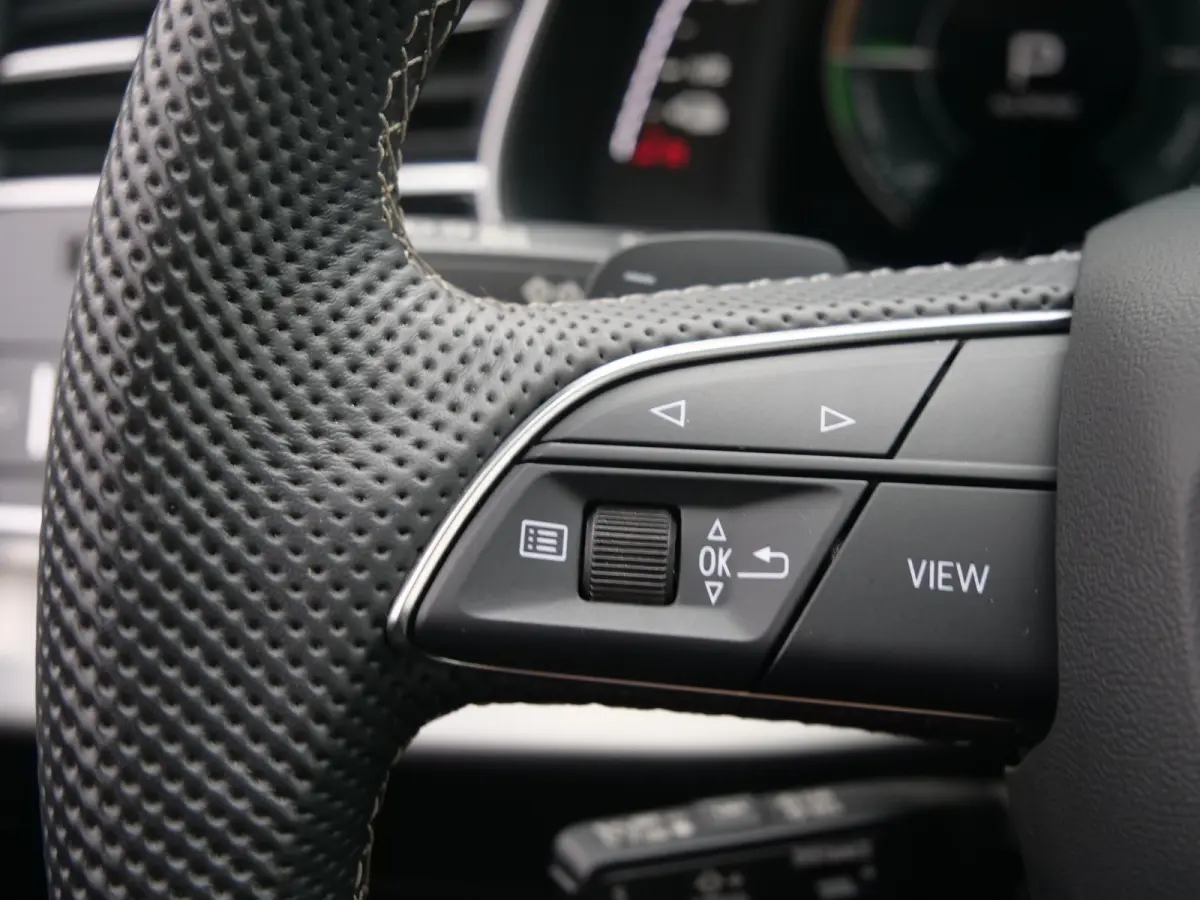 55 TFSI e-hybrid quattro Black Line 394 Pk Automaat Navi / DAB / Apple Carplay / Pano-dak / 360 camera