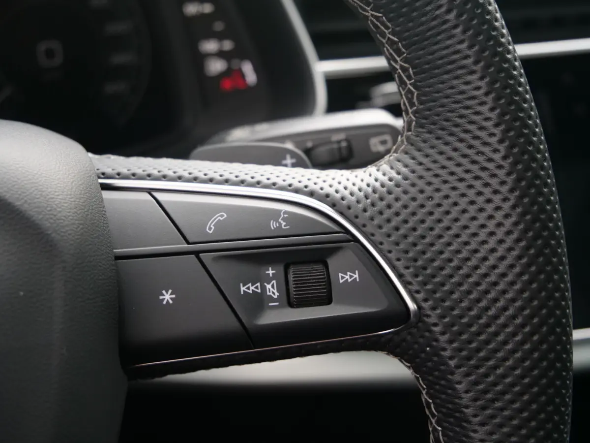 55 TFSI e-hybrid quattro Black Line 394 Pk Automaat Navi / DAB / Apple Carplay / Pano-dak / 360 camera