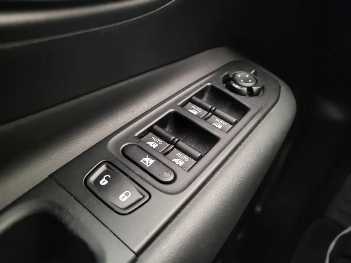 1.0T Freedom Trekhaak | Camera | Parkeersensoren Achter | 17" Lichtmetaal | Carplay | LED | Airco | Cruise | Achteruitrijcamera | Airco (automatisch) | Apple Carplay/Android Auto|telefoonint