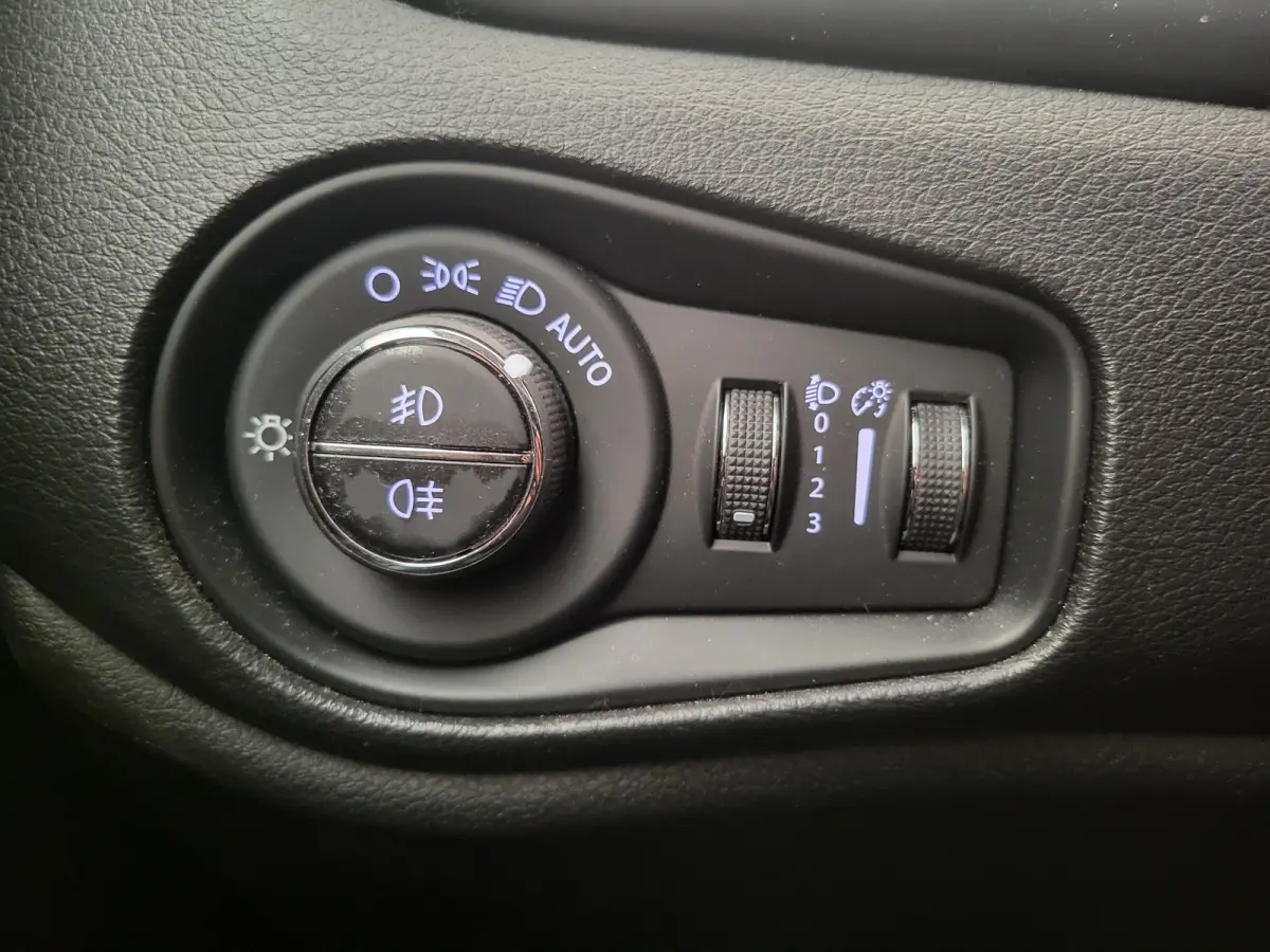 1.0T Freedom Trekhaak | Camera | Parkeersensoren Achter | 17" Lichtmetaal | Carplay | LED | Airco | Cruise | Achteruitrijcamera | Airco (automatisch) | Apple Carplay/Android Auto|telefoonint