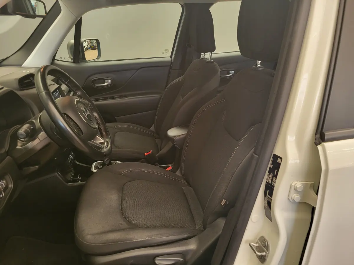 1.0T Freedom Trekhaak | Camera | Parkeersensoren Achter | 17" Lichtmetaal | Carplay | LED | Airco | Cruise | Achteruitrijcamera | Airco (automatisch) | Apple Carplay/Android Auto|telefoonint