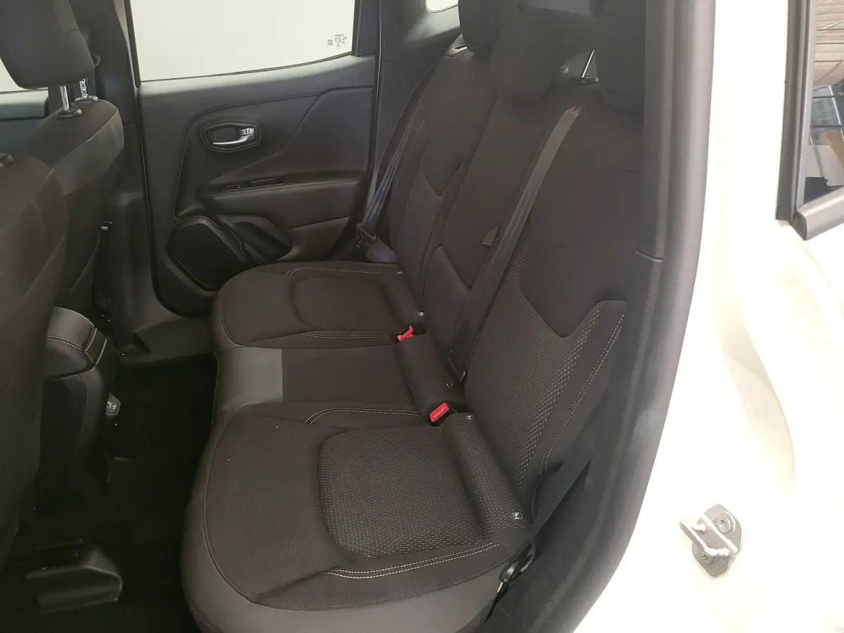 1.0T Freedom Trekhaak | Camera | Parkeersensoren Achter | 17" Lichtmetaal | Carplay | LED | Airco | Cruise | Achteruitrijcamera | Airco (automatisch) | Apple Carplay/Android Auto|telefoonint
