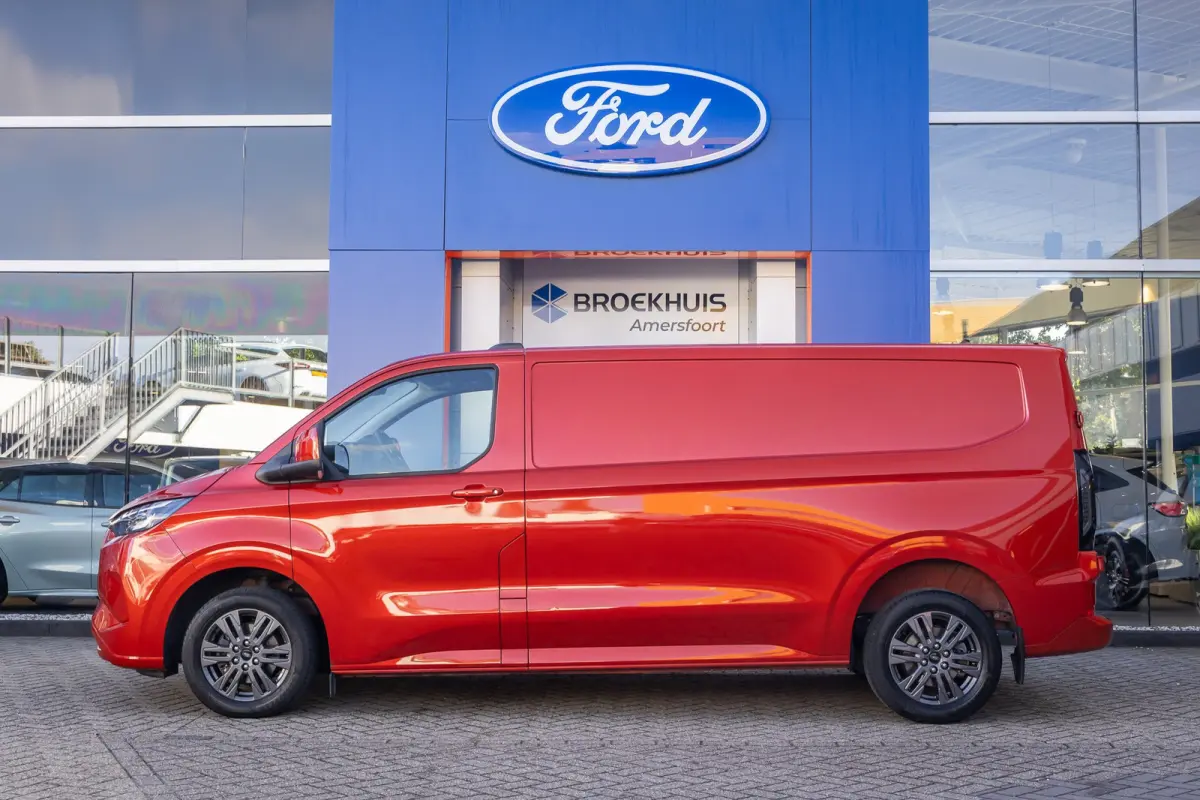 320 2.5 PHEV L2H1 Limited | Camera | Apple Carplay/Android Auto | Cruise adaptief | Keyless entry/start | Stoel/stuur/voorruit verwarming | Achteruitrijcamera | Apple Carplay/Android Auto|te