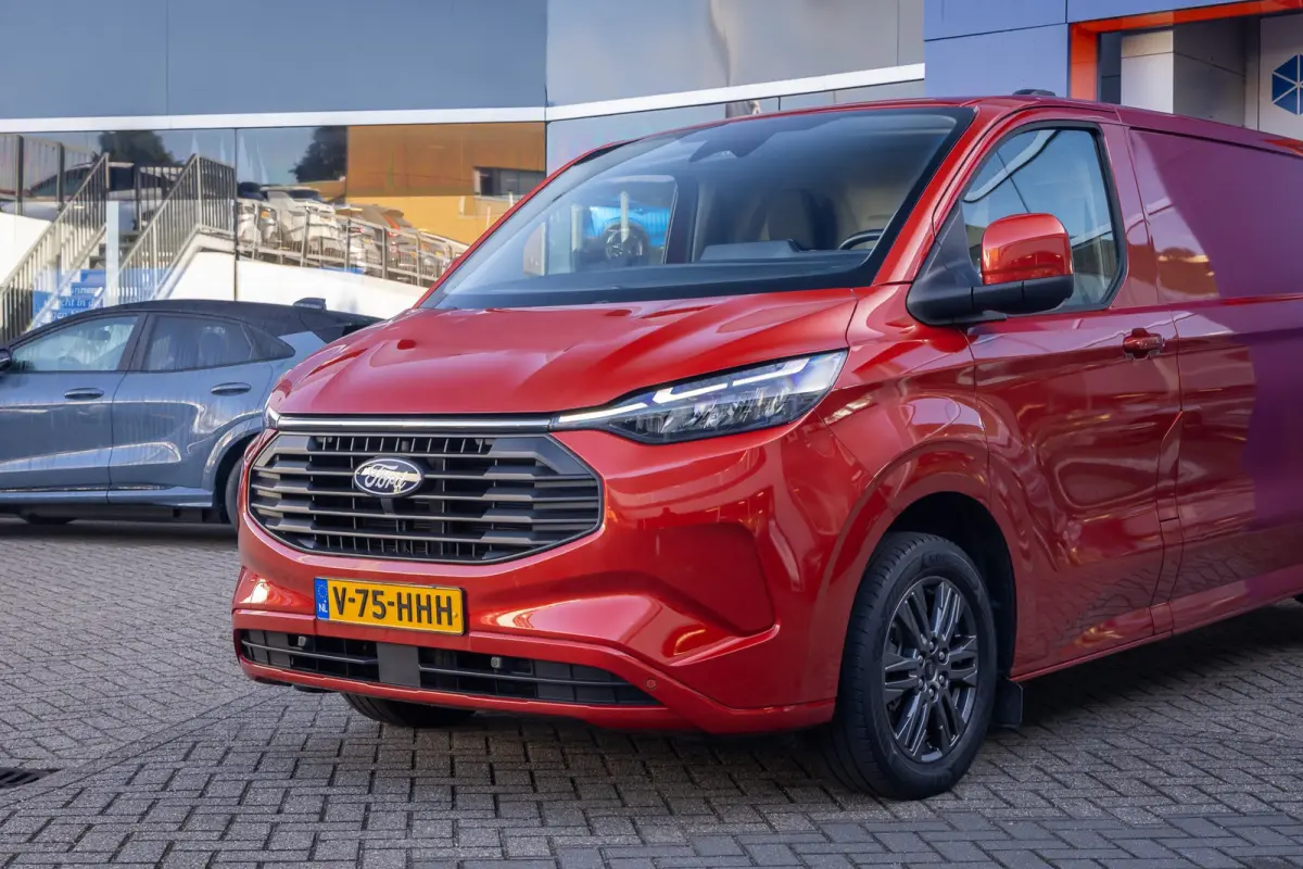 320 2.5 PHEV L2H1 Limited | Camera | Apple Carplay/Android Auto | Cruise adaptief | Keyless entry/start | Stoel/stuur/voorruit verwarming | Achteruitrijcamera | Apple Carplay/Android Auto|te