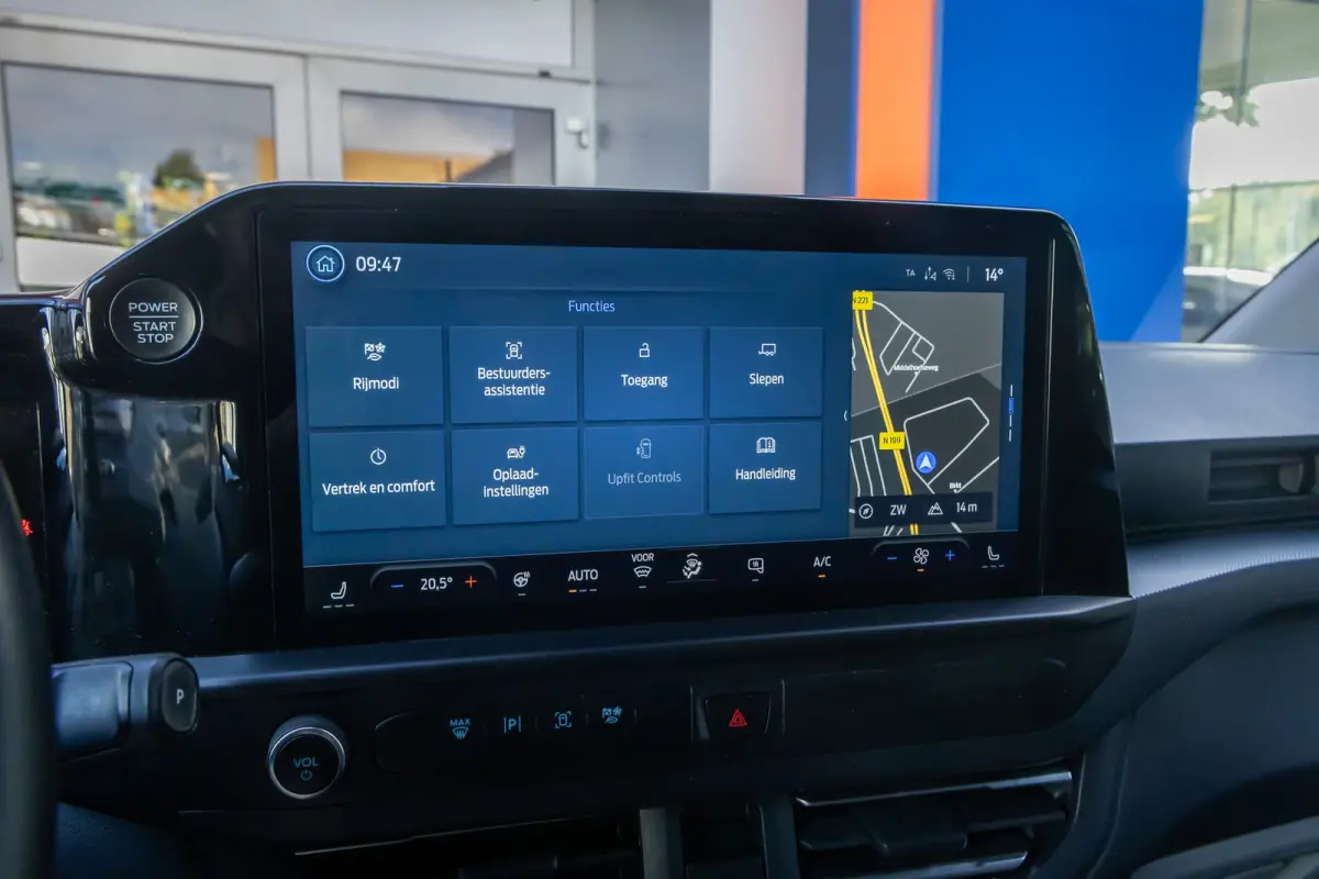 320 2.5 PHEV L2H1 Limited | Camera | Apple Carplay/Android Auto | Cruise adaptief | Keyless entry/start | Stoel/stuur/voorruit verwarming | Achteruitrijcamera | Apple Carplay/Android Auto|te