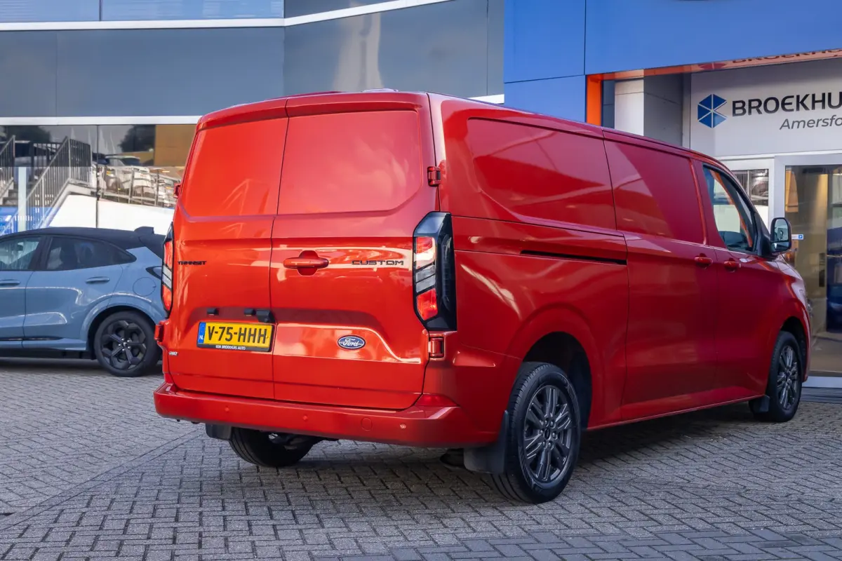 320 2.5 PHEV L2H1 Limited | Camera | Apple Carplay/Android Auto | Cruise adaptief | Keyless entry/start | Stoel/stuur/voorruit verwarming | Achteruitrijcamera | Apple Carplay/Android Auto|te