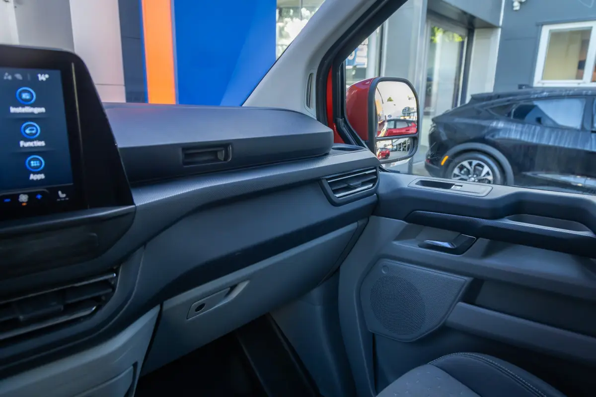 320 2.5 PHEV L2H1 Limited | Camera | Apple Carplay/Android Auto | Cruise adaptief | Keyless entry/start | Stoel/stuur/voorruit verwarming | Achteruitrijcamera | Apple Carplay/Android Auto|te