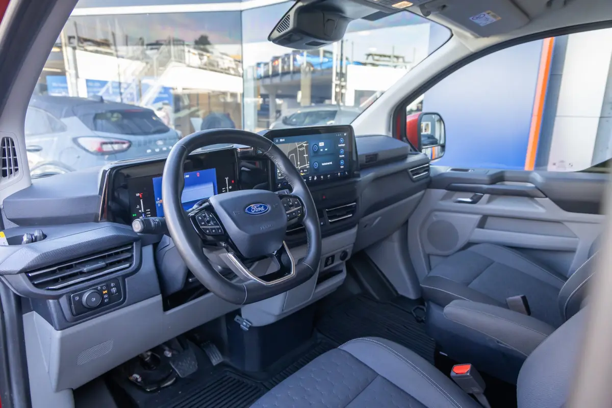 320 2.5 PHEV L2H1 Limited | Camera | Apple Carplay/Android Auto | Cruise adaptief | Keyless entry/start | Stoel/stuur/voorruit verwarming | Achteruitrijcamera | Apple Carplay/Android Auto|te