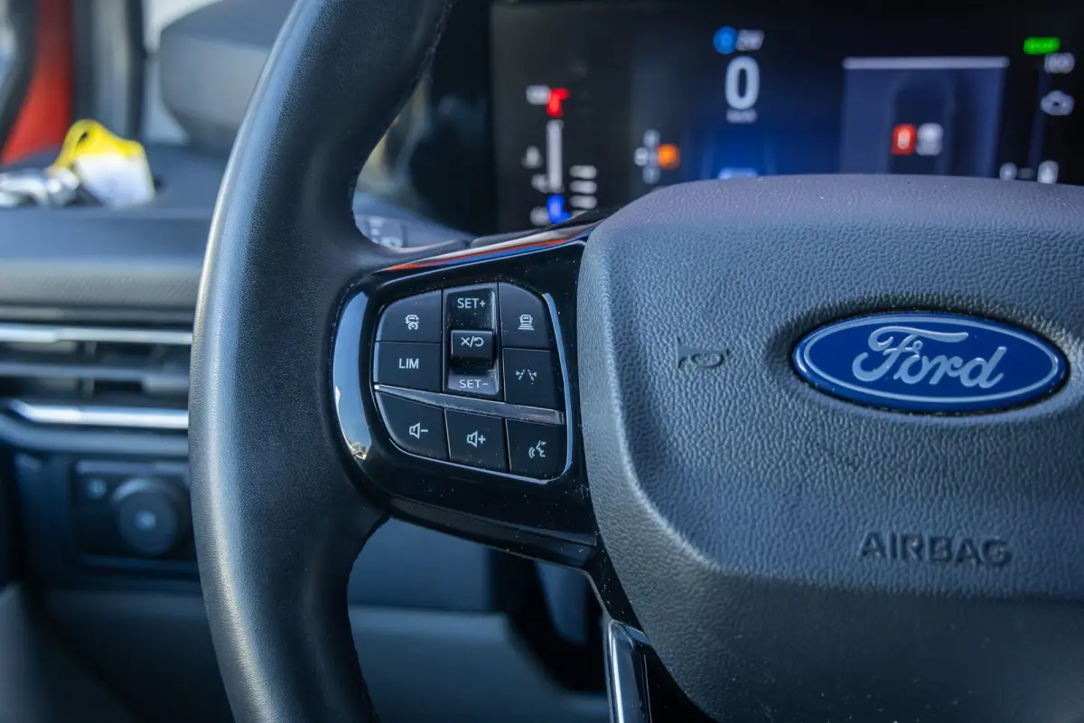 320 2.5 PHEV L2H1 Limited | Camera | Apple Carplay/Android Auto | Cruise adaptief | Keyless entry/start | Stoel/stuur/voorruit verwarming | Achteruitrijcamera | Apple Carplay/Android Auto|te
