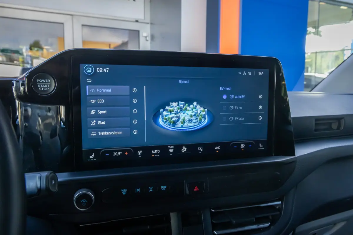 320 2.5 PHEV L2H1 Limited | Camera | Apple Carplay/Android Auto | Cruise adaptief | Keyless entry/start | Stoel/stuur/voorruit verwarming | Achteruitrijcamera | Apple Carplay/Android Auto|te