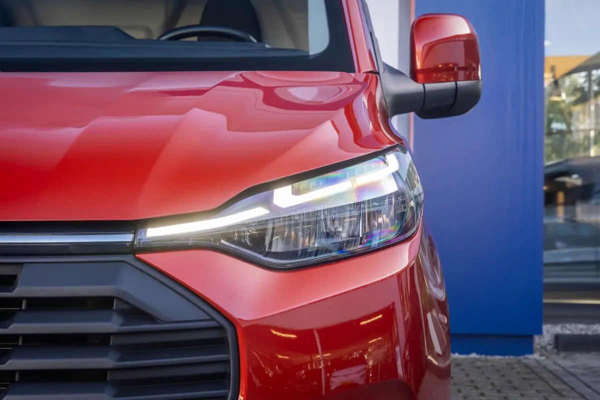 320 2.5 PHEV L2H1 Limited | Camera | Apple Carplay/Android Auto | Cruise adaptief | Keyless entry/start | Stoel/stuur/voorruit verwarming | Achteruitrijcamera | Apple Carplay/Android Auto|te
