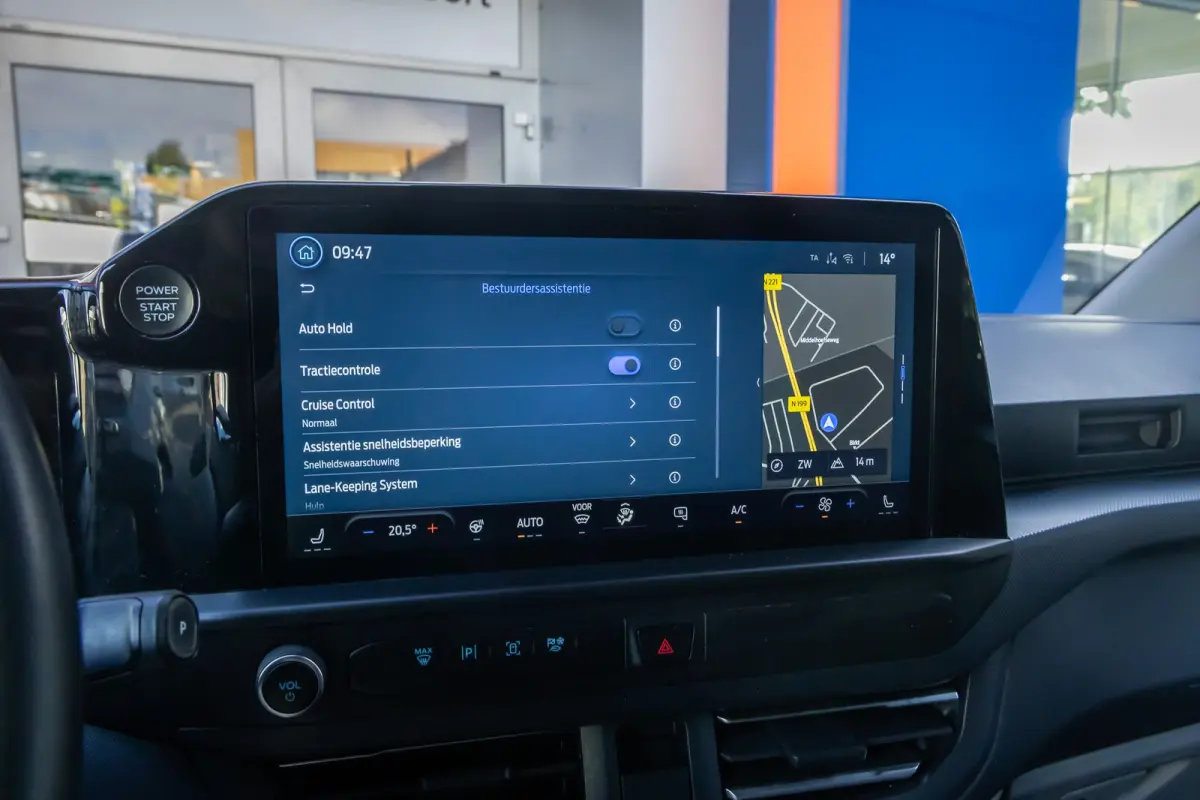 320 2.5 PHEV L2H1 Limited | Camera | Apple Carplay/Android Auto | Cruise adaptief | Keyless entry/start | Stoel/stuur/voorruit verwarming | Achteruitrijcamera | Apple Carplay/Android Auto|te