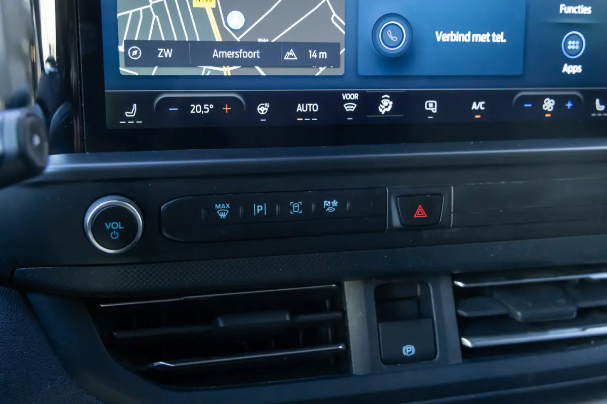 320 2.5 PHEV L2H1 Limited | Camera | Apple Carplay/Android Auto | Cruise adaptief | Keyless entry/start | Stoel/stuur/voorruit verwarming | Achteruitrijcamera | Apple Carplay/Android Auto|te
