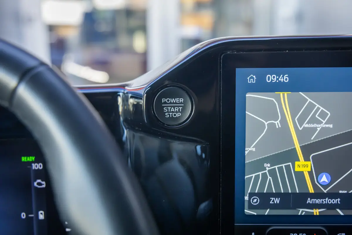 320 2.5 PHEV L2H1 Limited | Camera | Apple Carplay/Android Auto | Cruise adaptief | Keyless entry/start | Stoel/stuur/voorruit verwarming | Achteruitrijcamera | Apple Carplay/Android Auto|te