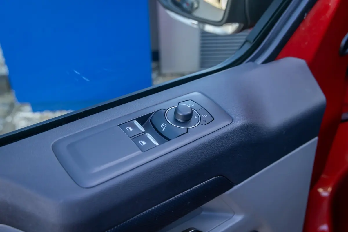 320 2.5 PHEV L2H1 Limited | Camera | Apple Carplay/Android Auto | Cruise adaptief | Keyless entry/start | Stoel/stuur/voorruit verwarming | Achteruitrijcamera | Apple Carplay/Android Auto|te