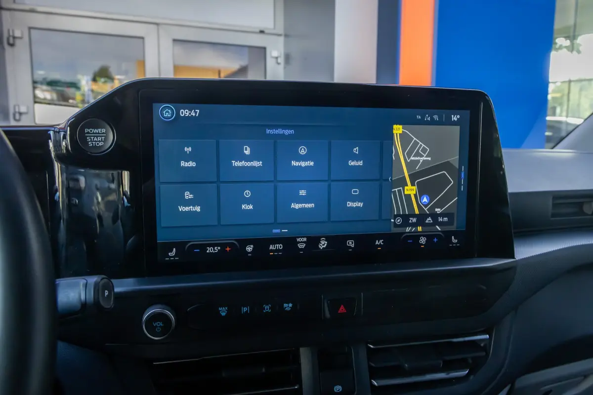 320 2.5 PHEV L2H1 Limited | Camera | Apple Carplay/Android Auto | Cruise adaptief | Keyless entry/start | Stoel/stuur/voorruit verwarming | Achteruitrijcamera | Apple Carplay/Android Auto|te