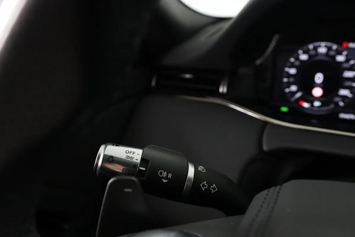 2.0 P200 AWD R-Dynamic HSE | Apple Carplay/Android Auto|telefoonintegratie premium | Audio installatie premium | Elektrisch glazen panorama-dak