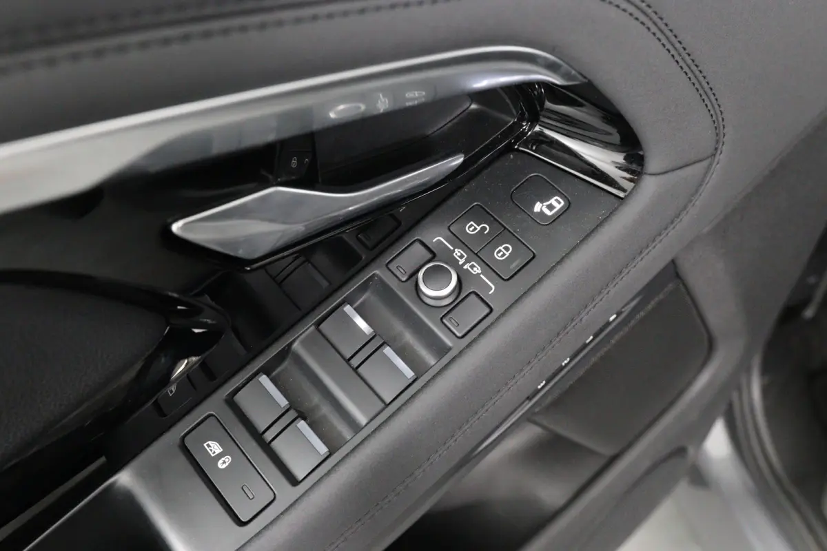 2.0 P200 AWD R-Dynamic HSE | Apple Carplay/Android Auto|telefoonintegratie premium | Audio installatie premium | Elektrisch glazen panorama-dak